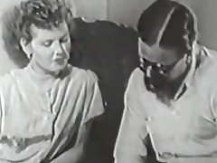 Mabuhok boy matalim ang kanyang mga bagong kaibigan (1950s antigo)