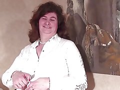 Malaking matanda mabalahibo, kiki ng latina