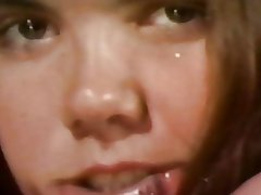 Sa loob ng mas mababang mga labi